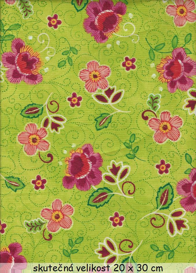 Růžové květy na jarní zelené