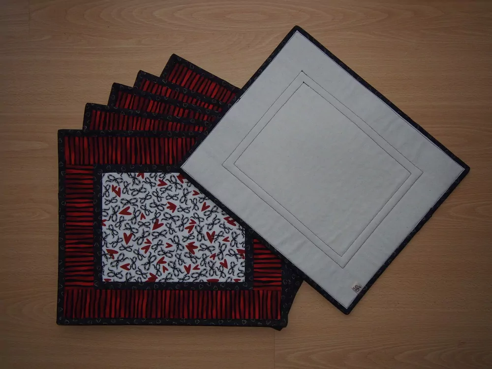 Srdíčkové prostírání souprava 2 ks