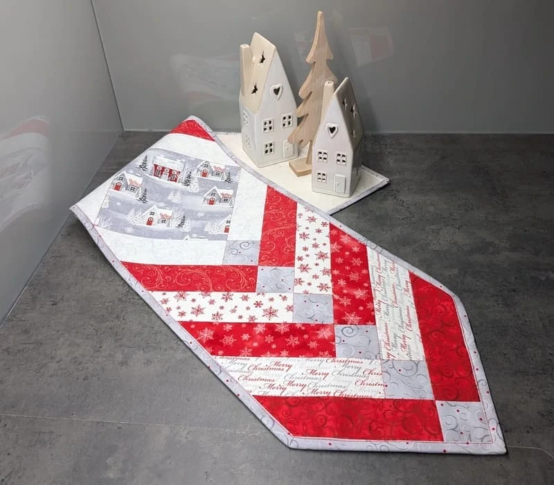 Francouzský cop s domečky - vánoční běhoun