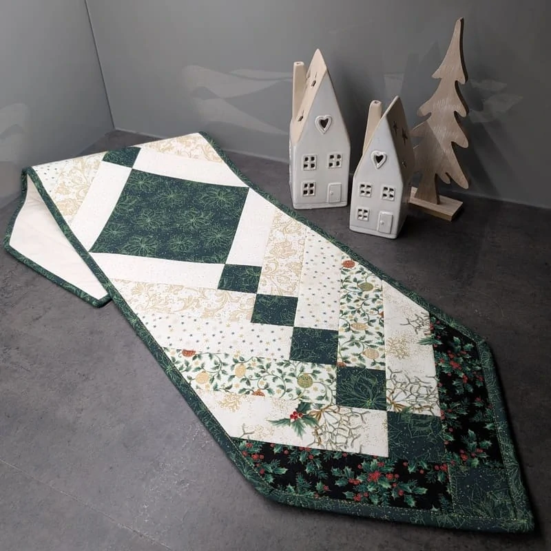 Vánoční patchworkový běhoun se zelenou vánoční hvězdou