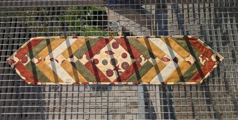 Tradiční vánoční patchworkový běhoun