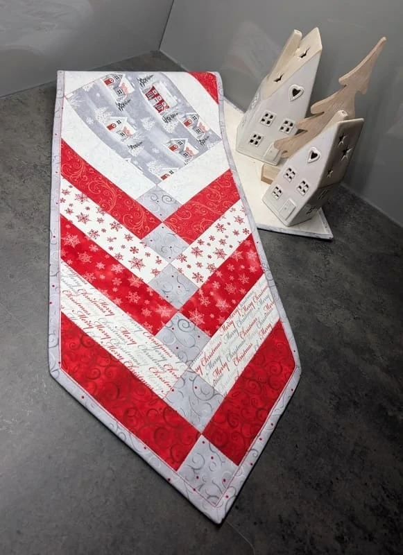 Francouzský cop s domečky - vánoční běhoun