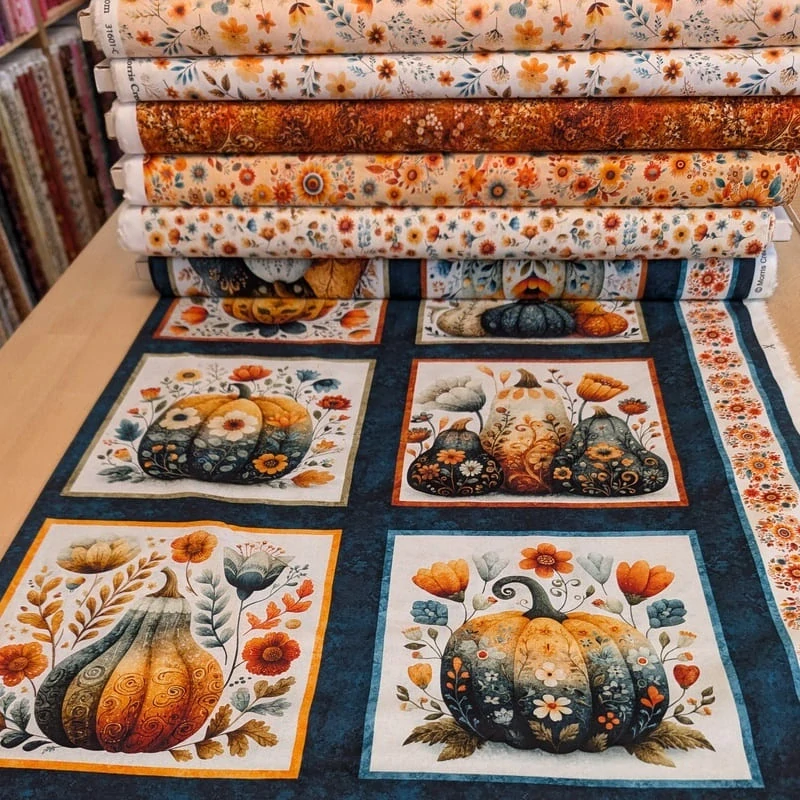 Látka na patchwork drobné kytičky na smetanové