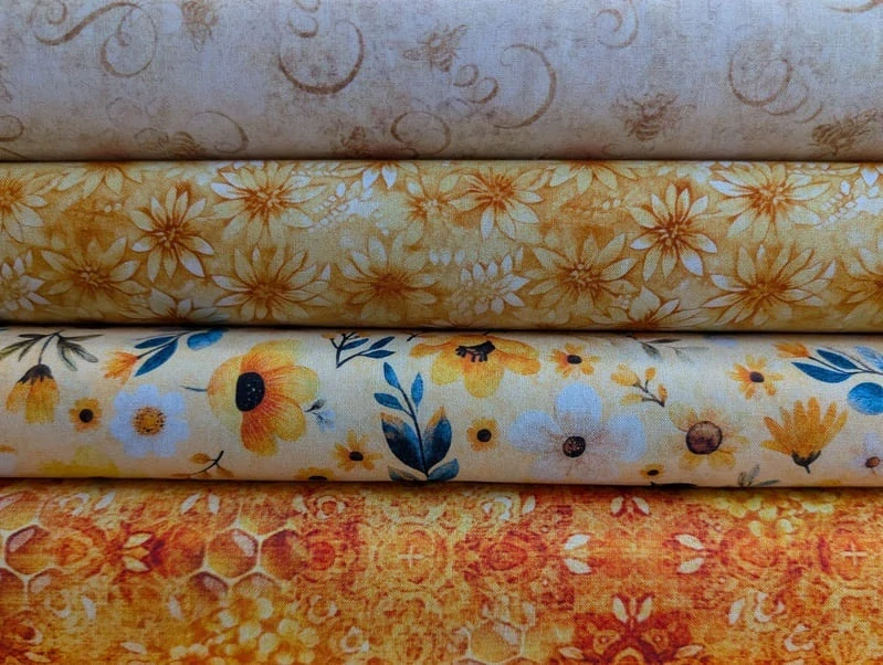 Látka na patchwork kytičky a lístečky na žluté