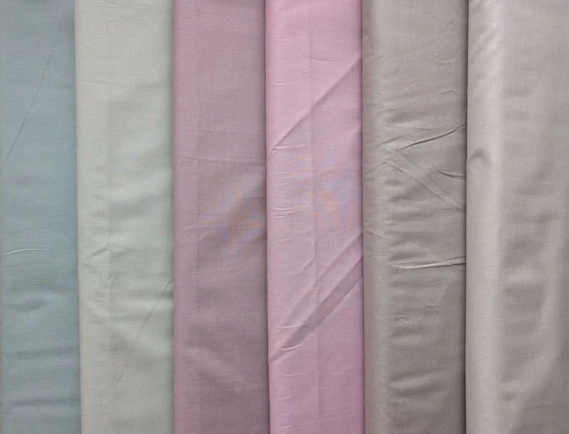Látka na patchwork světle zelené tečky na zelené