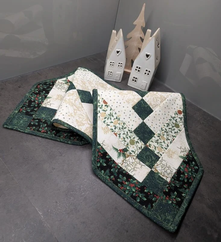 Vánoční patchworkový běhoun se zelenou vánoční hvězdou