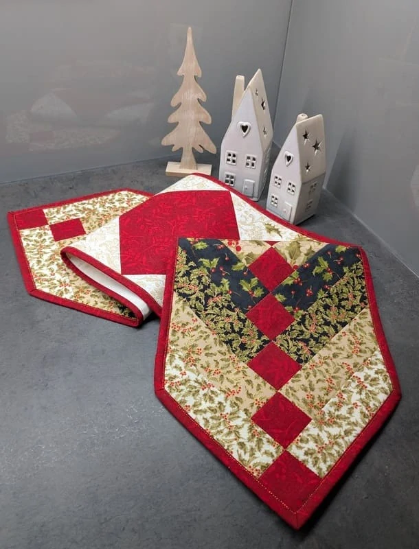 Červeno zeleno zlatý vánoční patchworkový běhoun