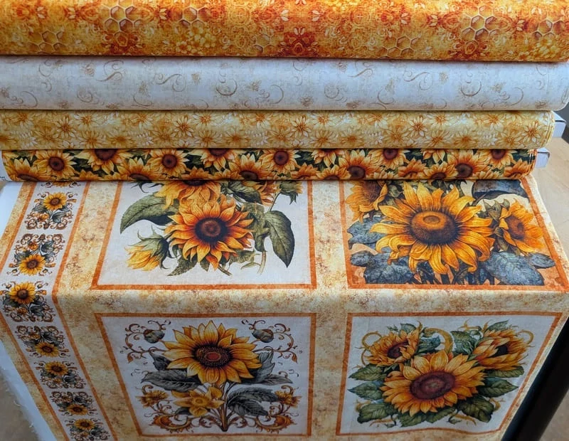 Látka na patchwork malé slunečnice na žluté