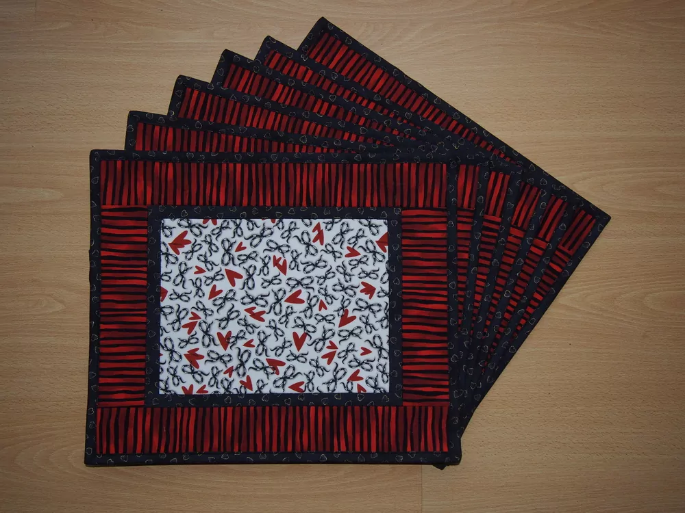 Srdíčkové prostírání souprava 2 ks