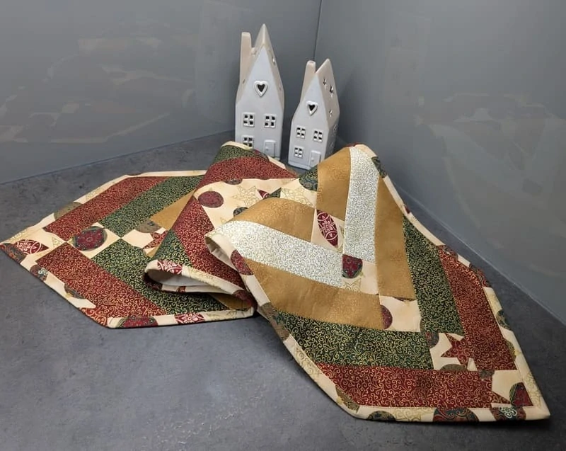 Tradiční vánoční patchworkový běhoun