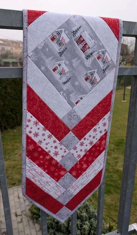 Francouzský cop s domečky - vánoční běhoun