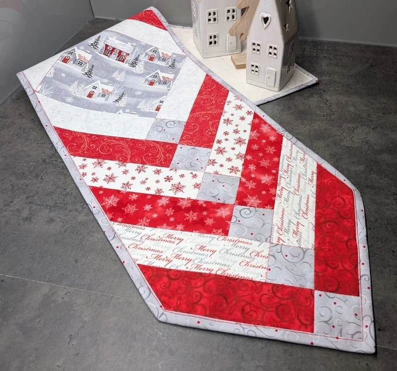 Francouzský cop s domečky - vánoční běhoun