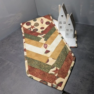 Tradiční vánoční patchworkový běhoun