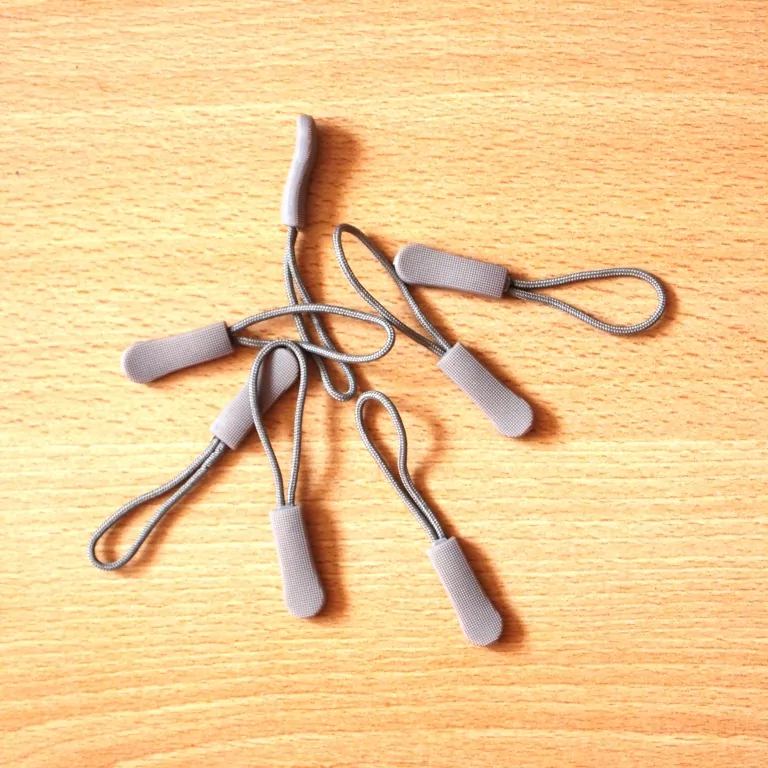 Poutko na zip béžové