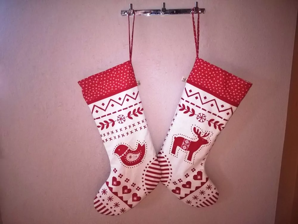 Mikulášská punčoška se sobem a holubičkou