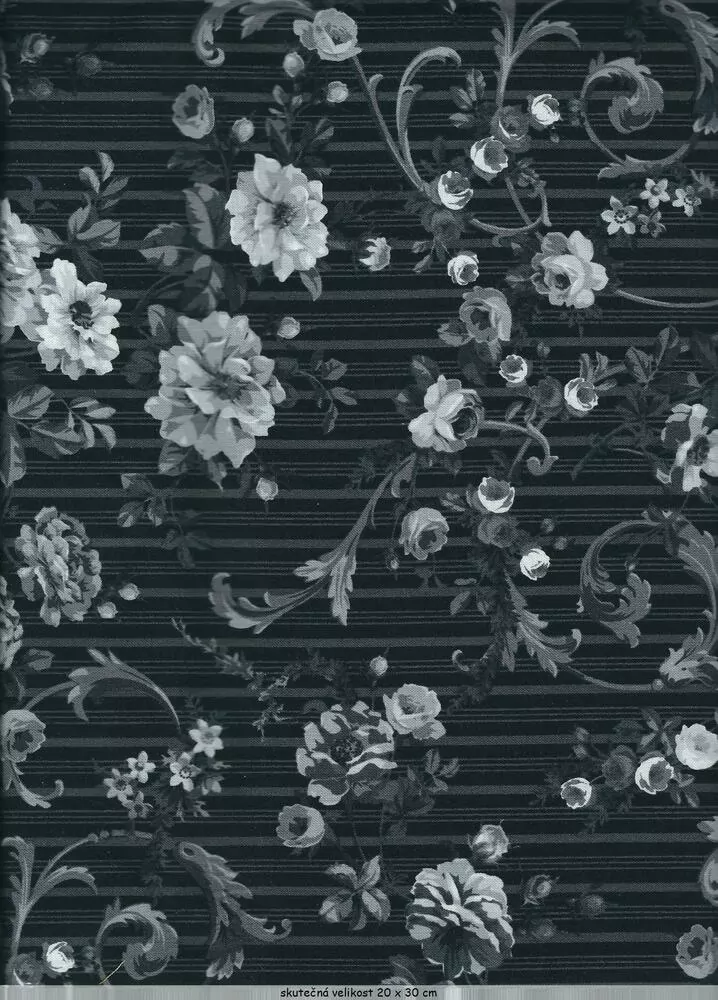 Bílé velké růže na černé